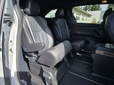 2025 Toyota Sienna Platinum