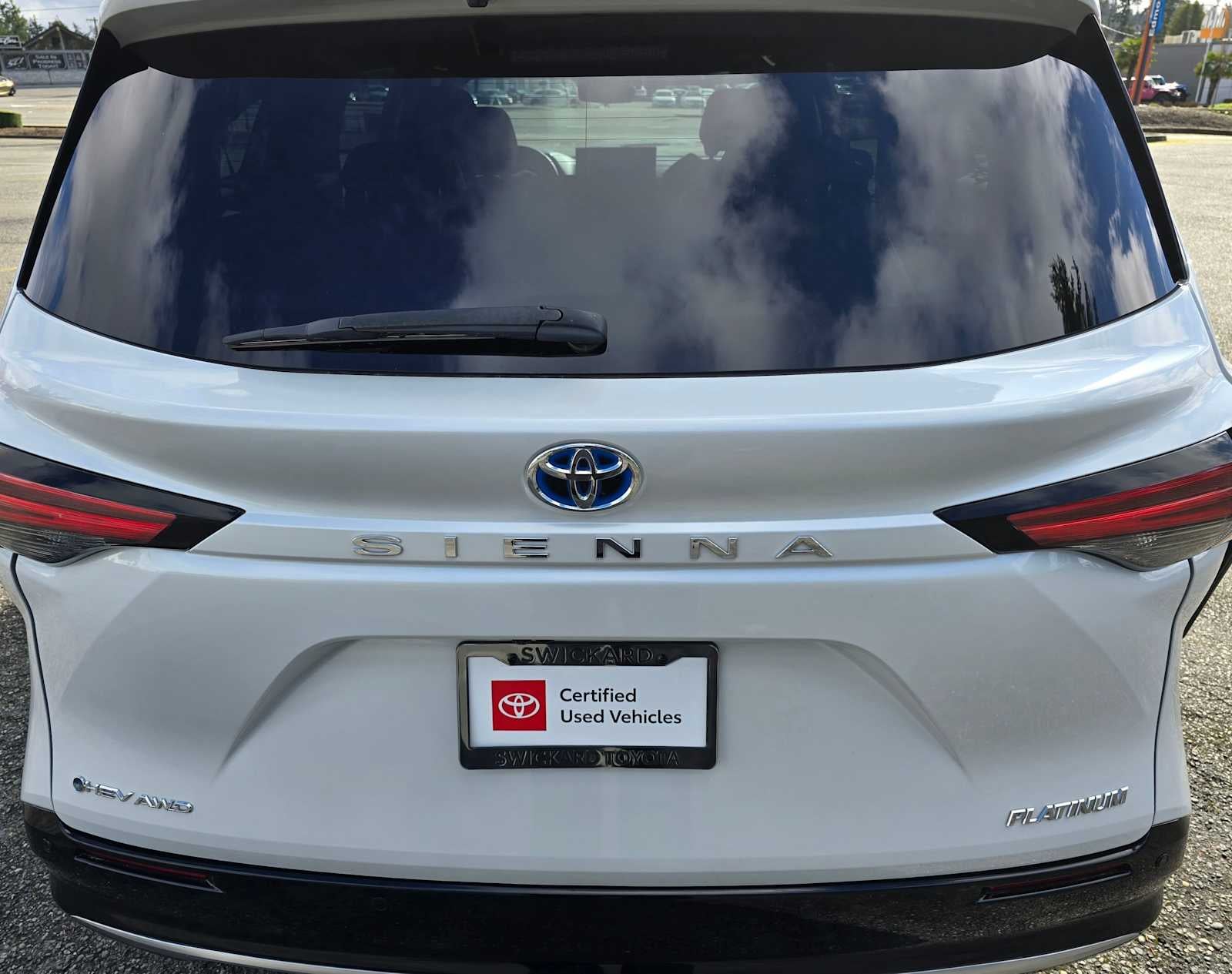 2025 Toyota Sienna Platinum