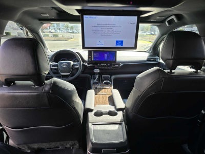 2025 Toyota Sienna Platinum