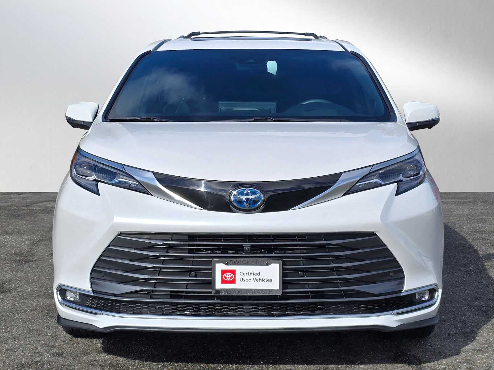 2025 Toyota Sienna Platinum