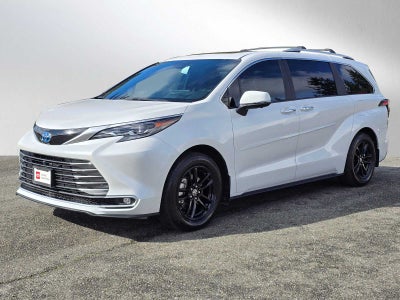 2025 Toyota Sienna Platinum