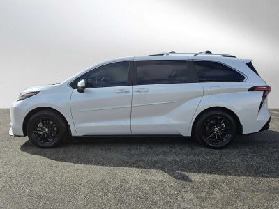 2025 Toyota Sienna Platinum