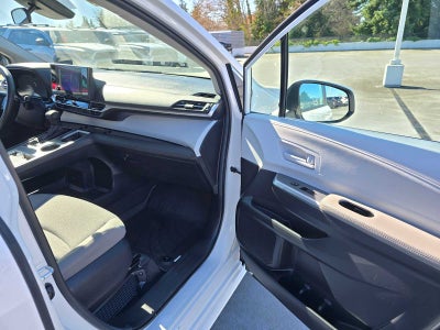 2025 Toyota Sienna LE