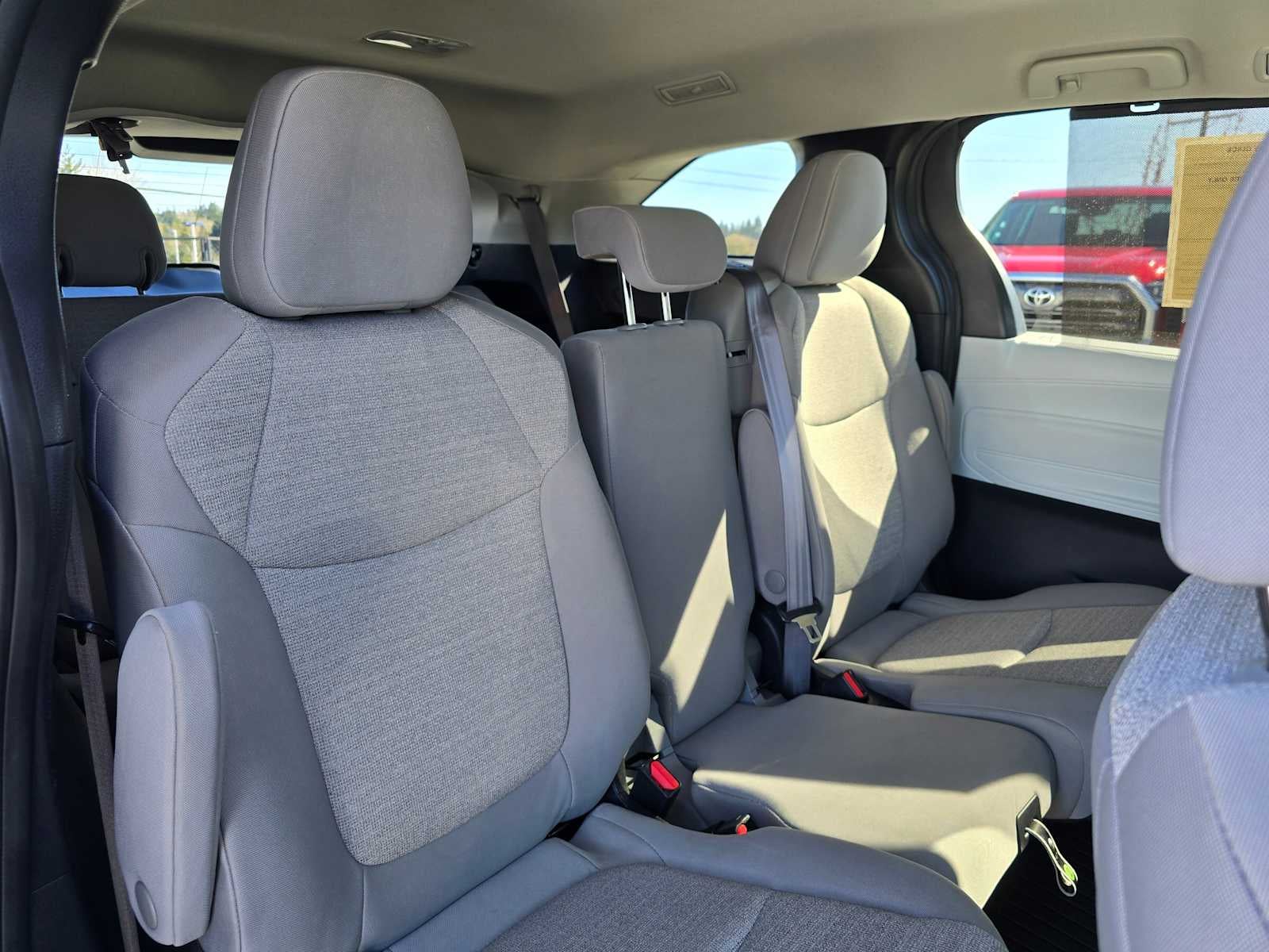 2025 Toyota Sienna LE