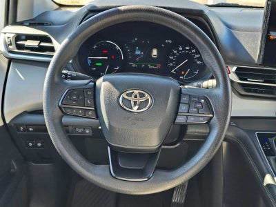 2025 Toyota Sienna LE