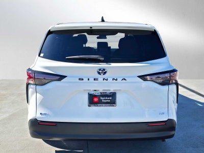 2025 Toyota Sienna LE