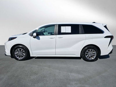 2025 Toyota Sienna LE