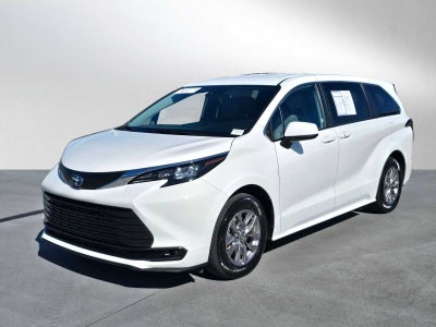 2025 Toyota Sienna LE