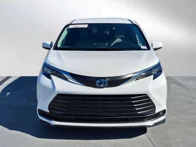 2025 Toyota Sienna LE