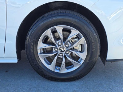 2025 Toyota Sienna LE