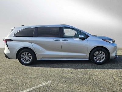 2023 Toyota Sienna XLE