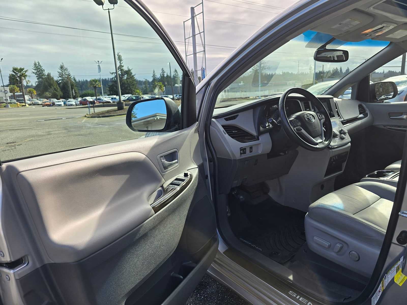 2017 Toyota Sienna XLE Premium