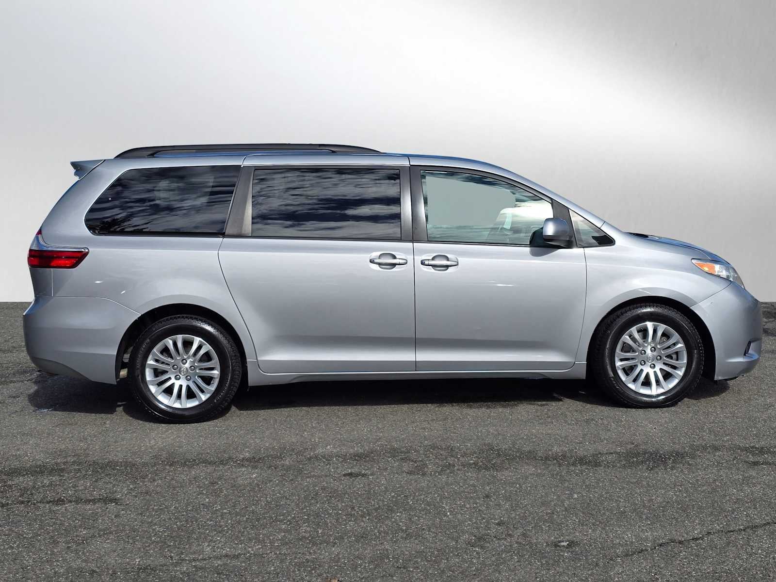 2017 Toyota Sienna XLE Premium