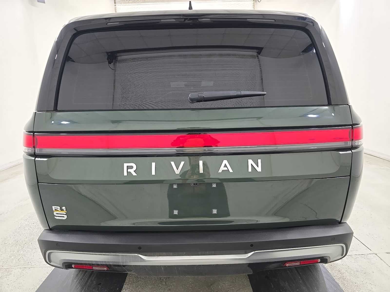 2024 Rivian R1S Adventure