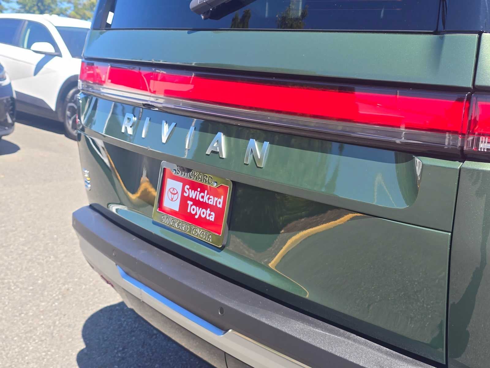 2024 Rivian R1S Adventure