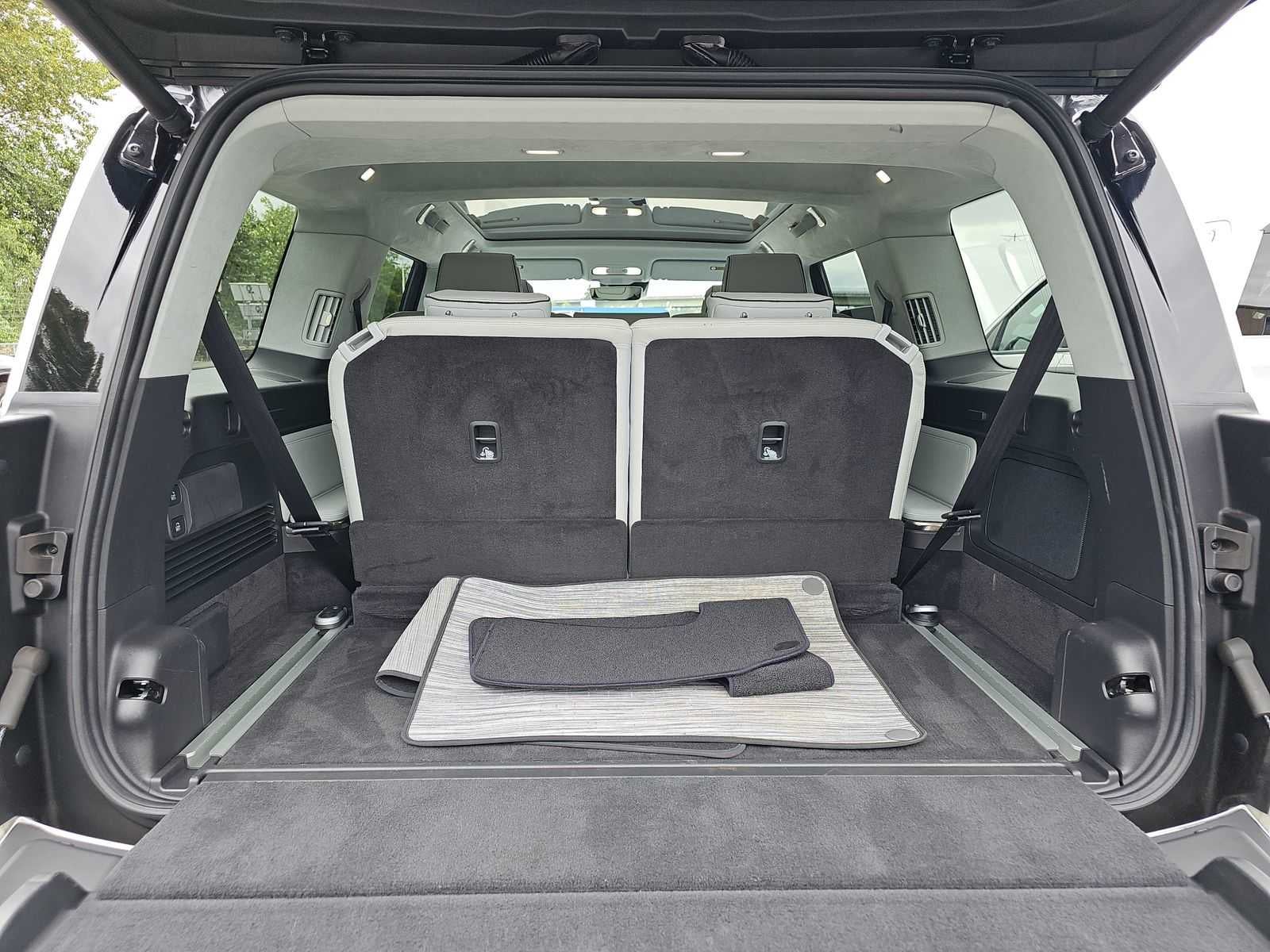2024 Rivian R1S Adventure