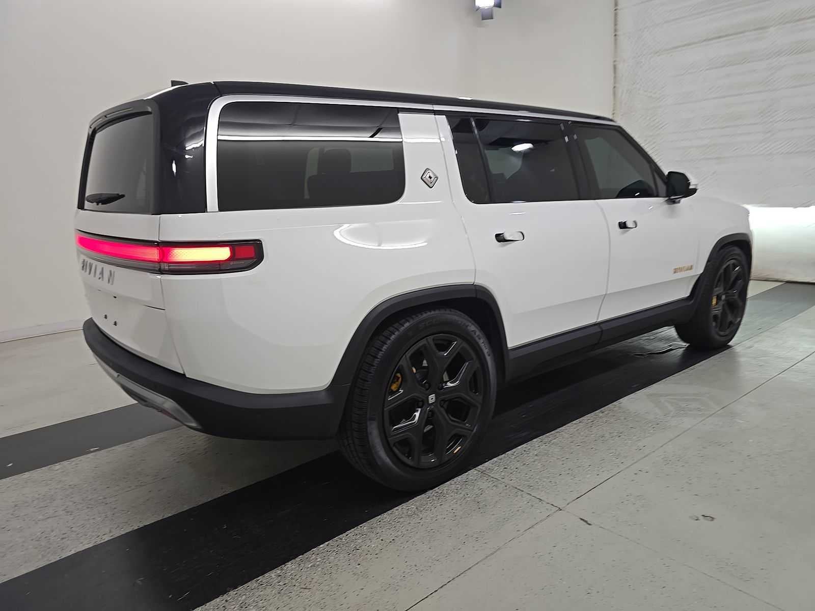 2024 Rivian R1S Adventure