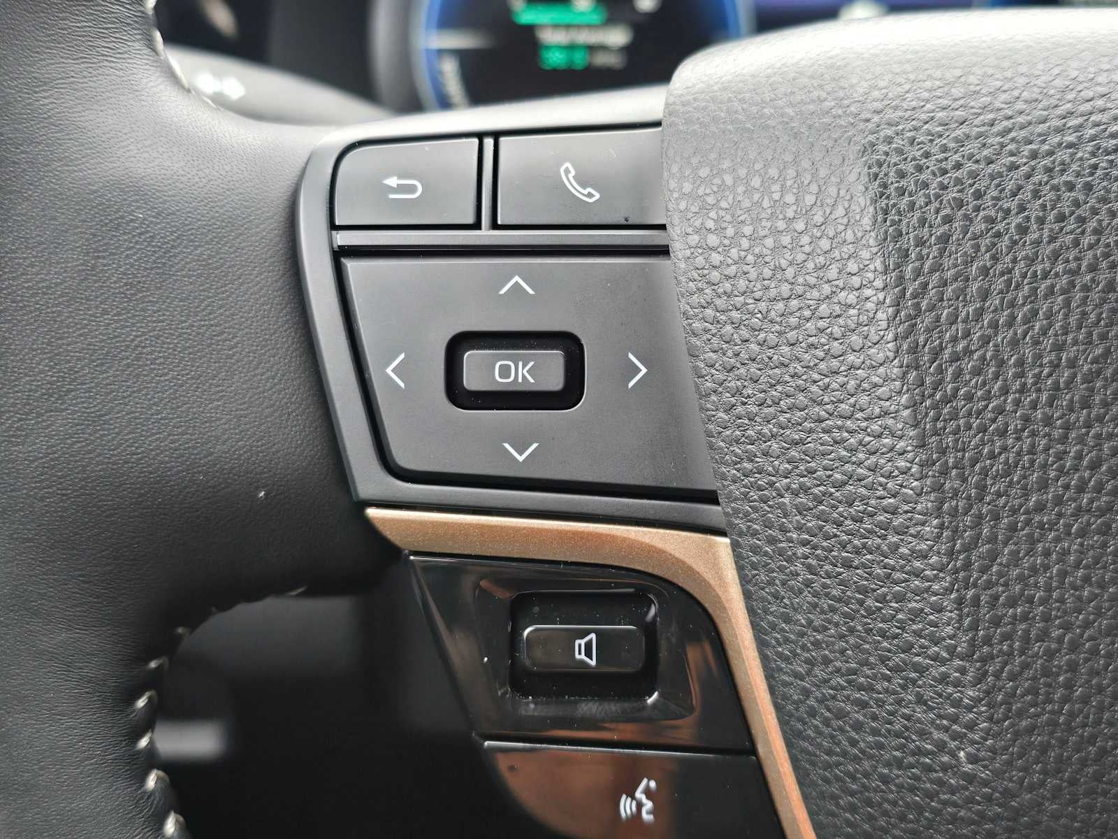 2025 Toyota Crown Signia XLE