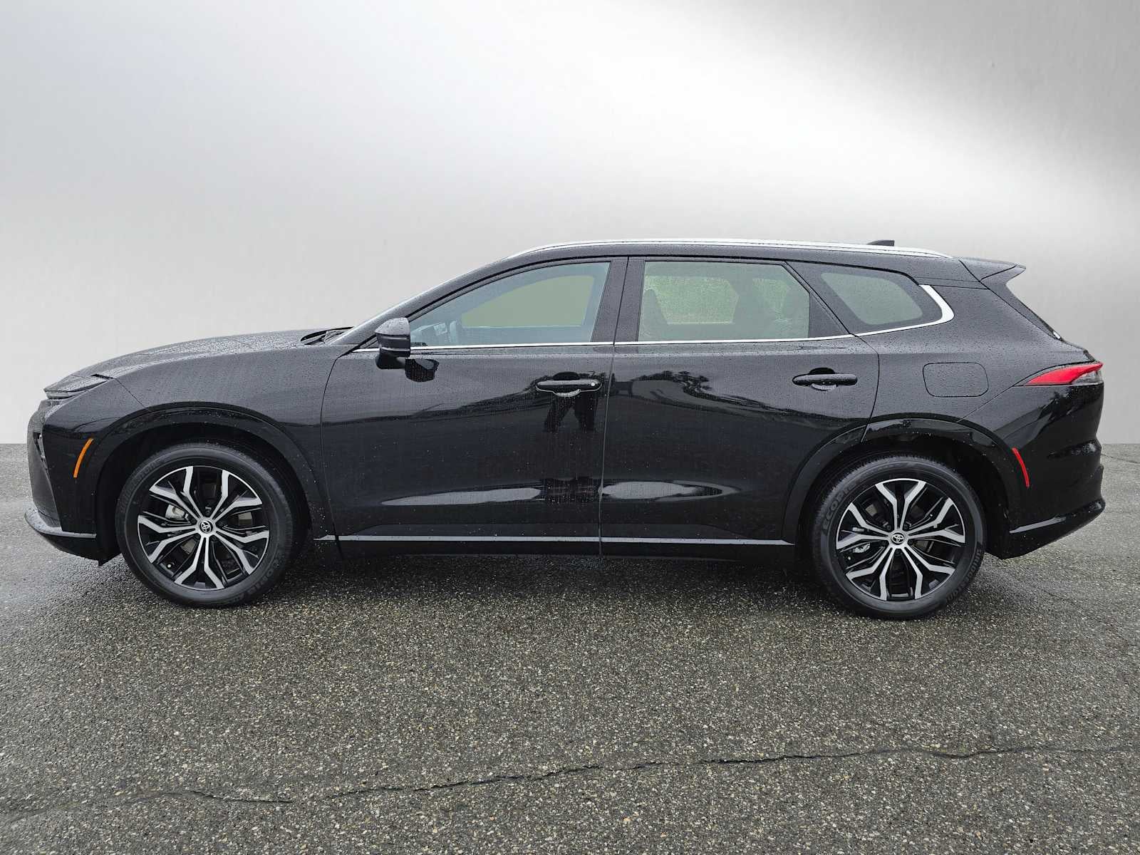 2025 Toyota Crown Signia XLE