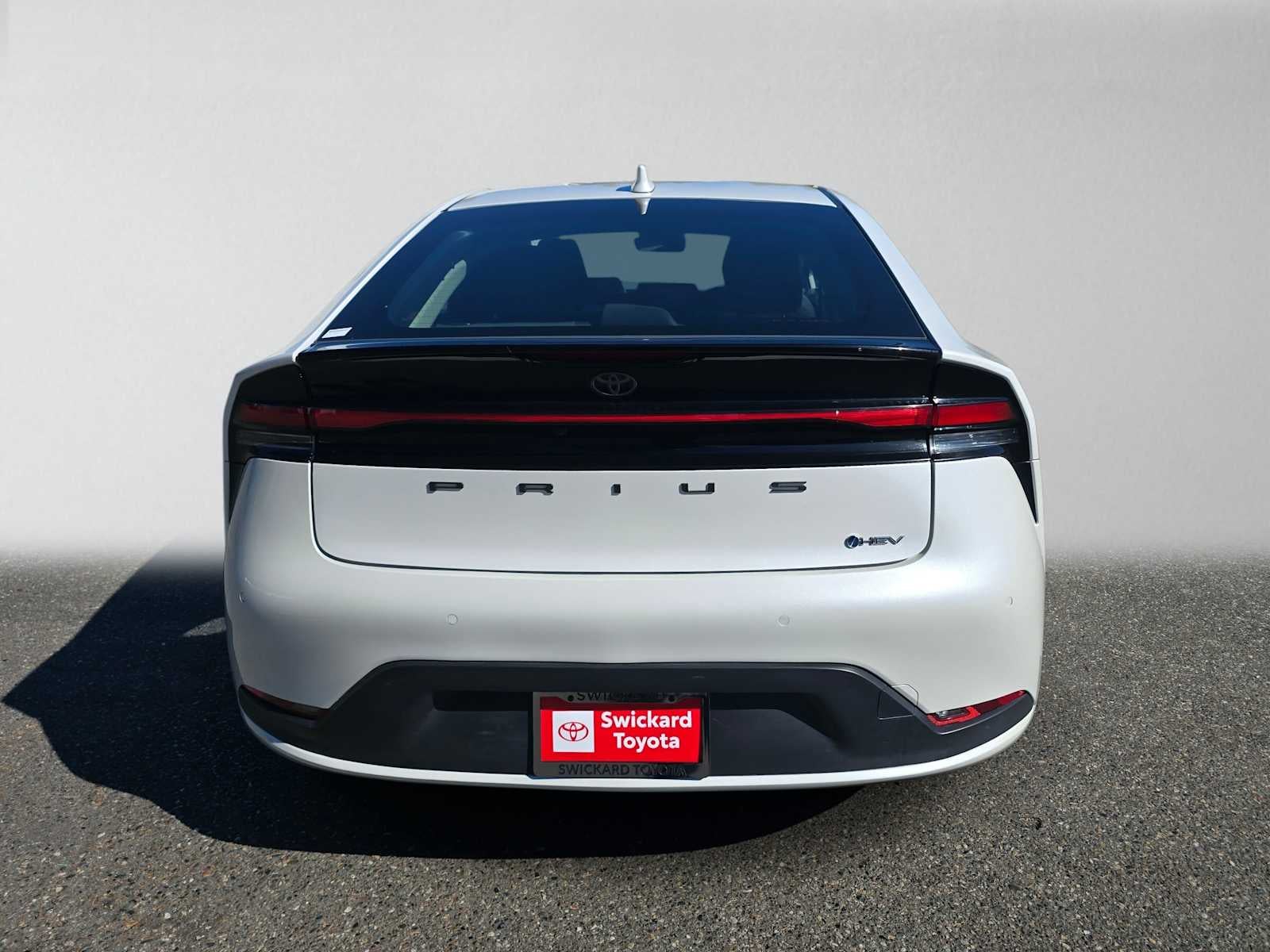 2025 Toyota Prius LE