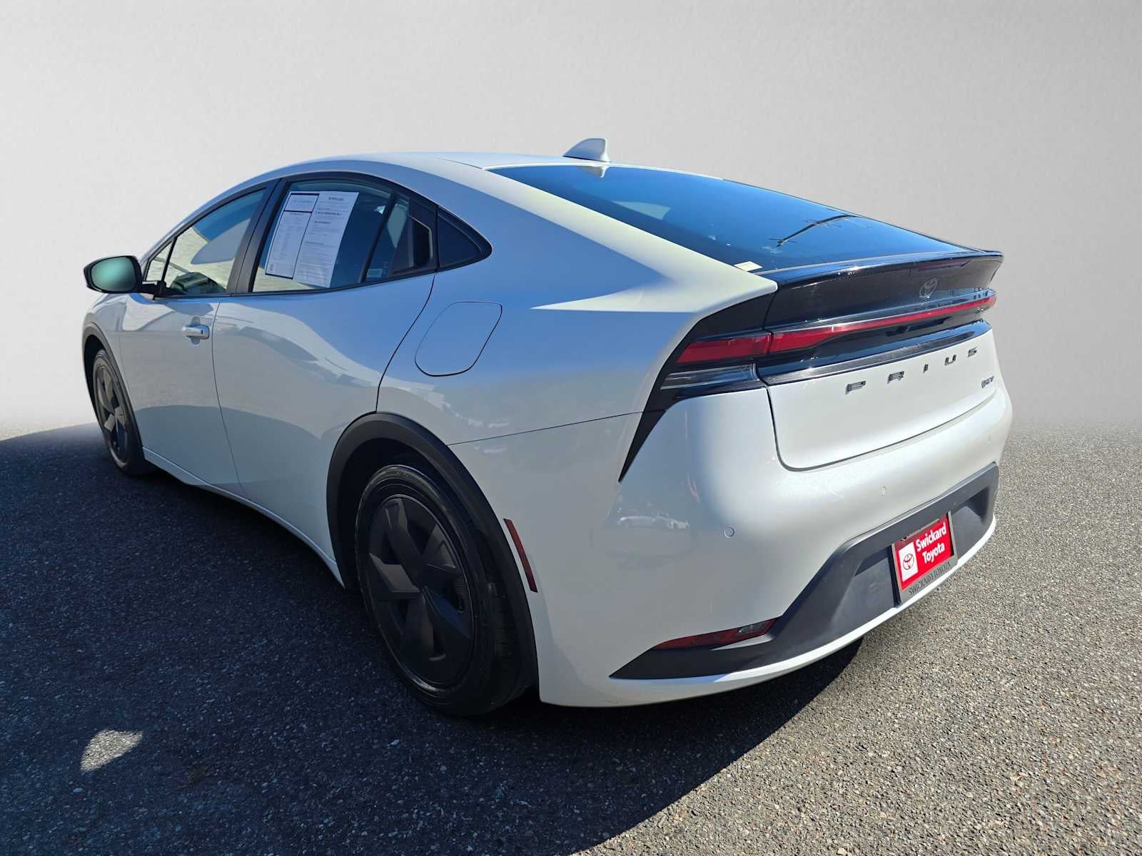 2025 Toyota Prius LE