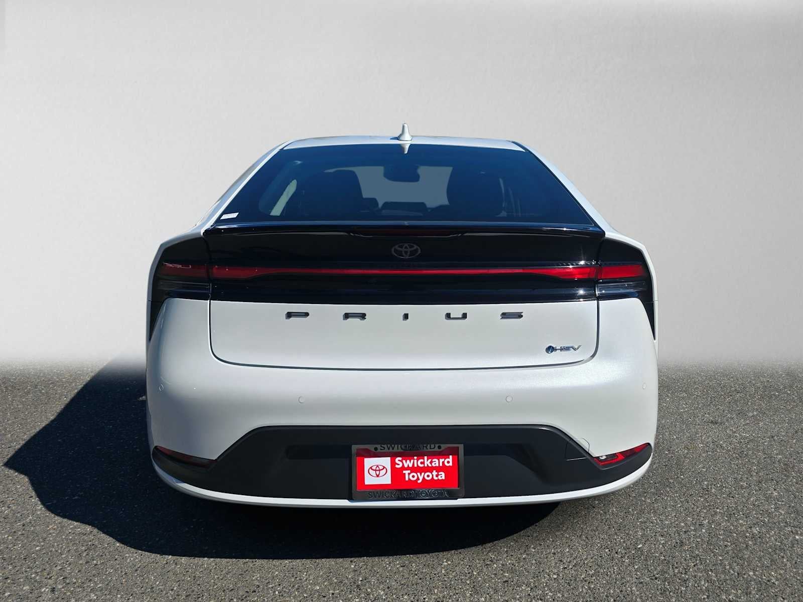 2025 Toyota Prius LE
