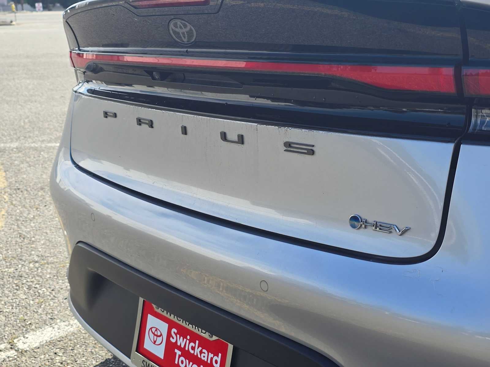 2025 Toyota Prius LE