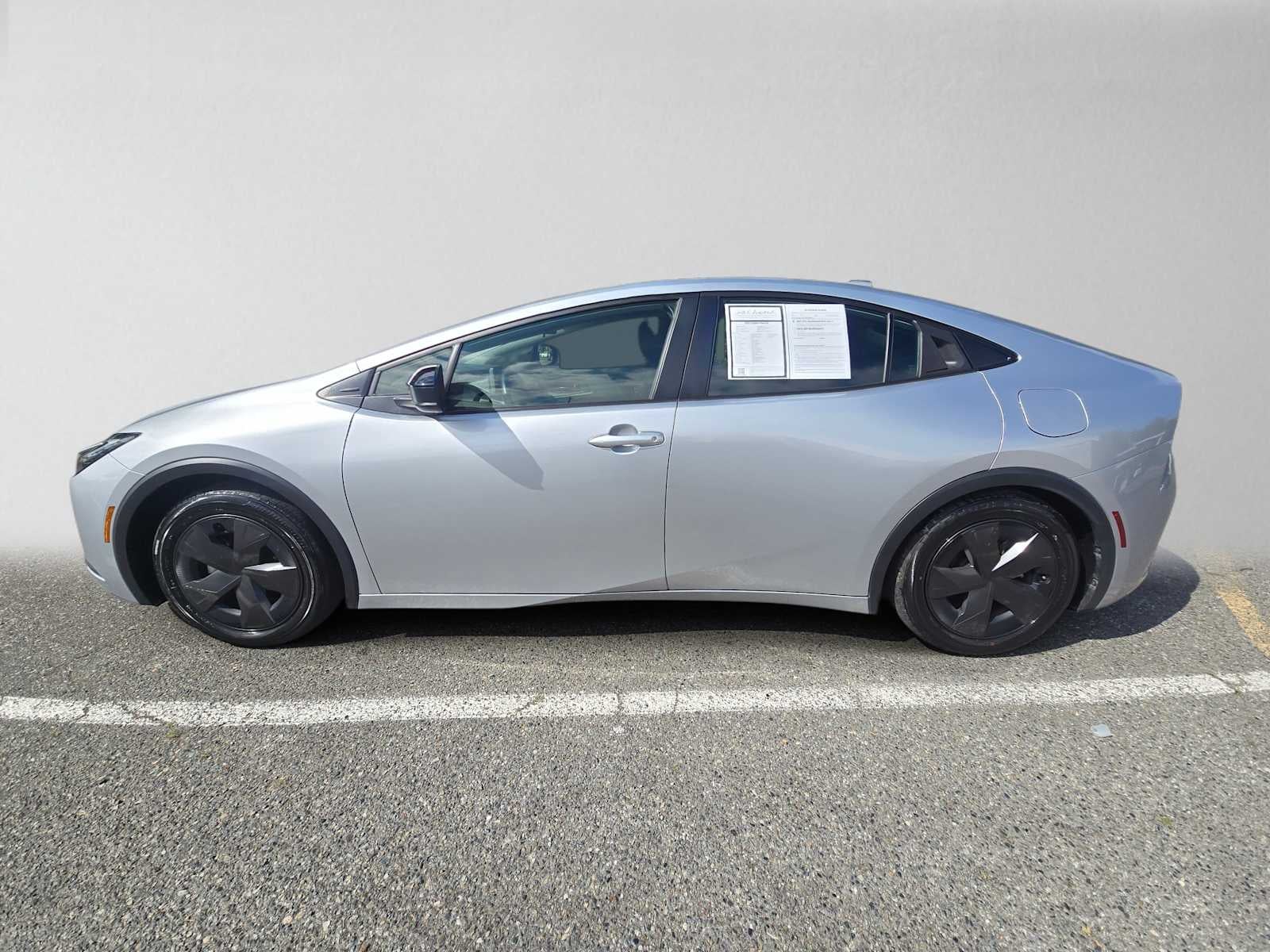 2025 Toyota Prius LE