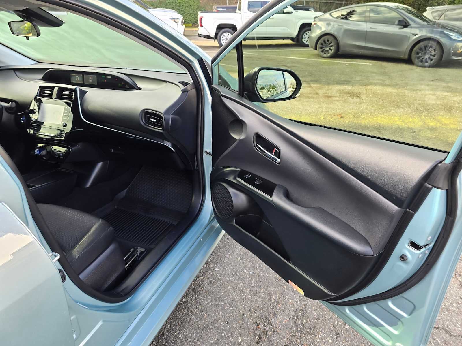 2022 Toyota Prius LE