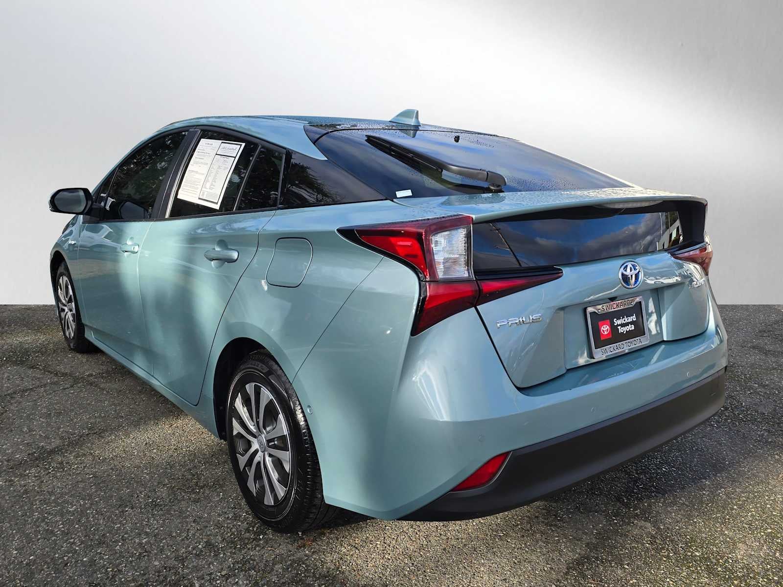 2022 Toyota Prius LE