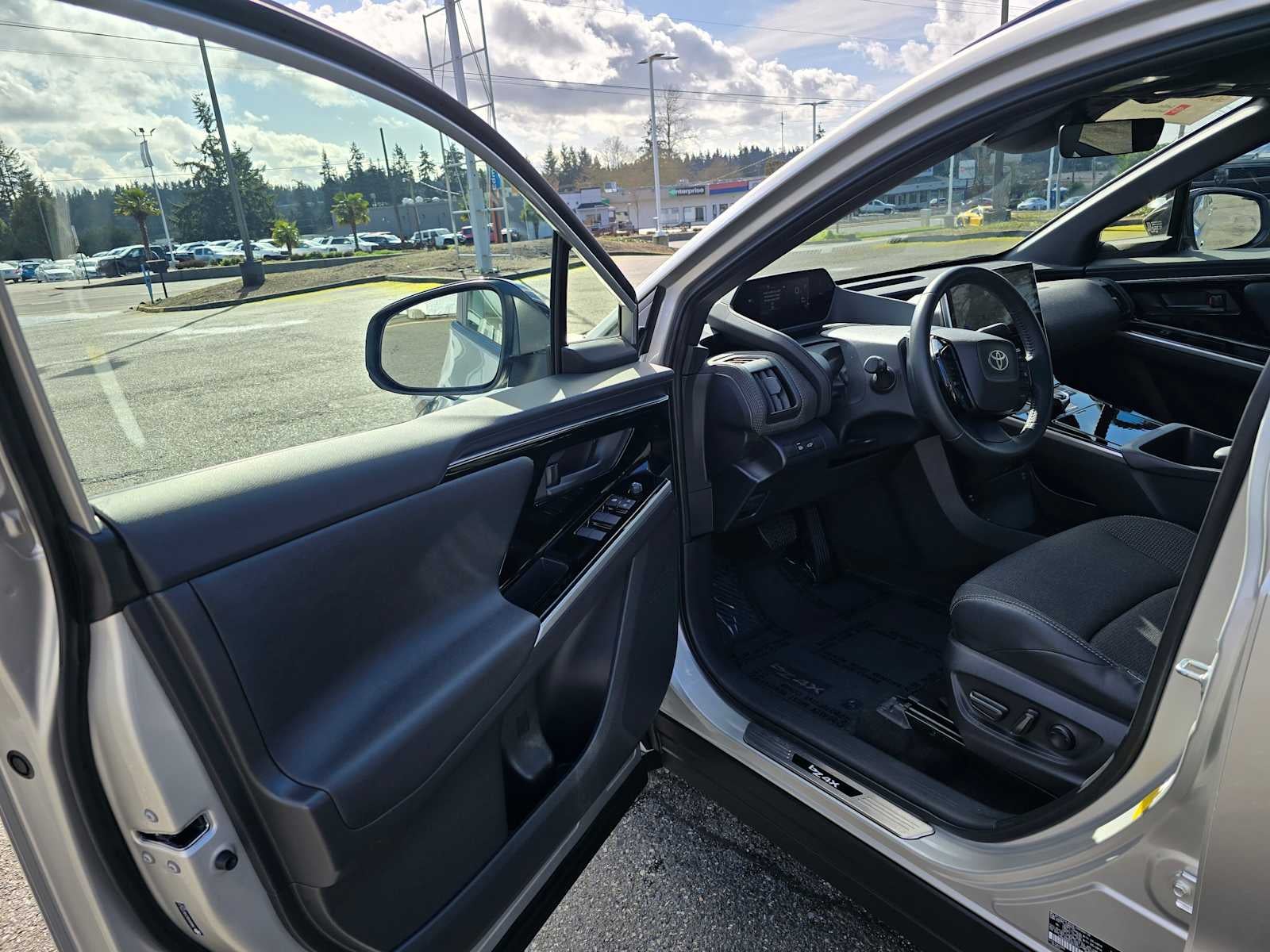 2025 Toyota bZ4X XLE