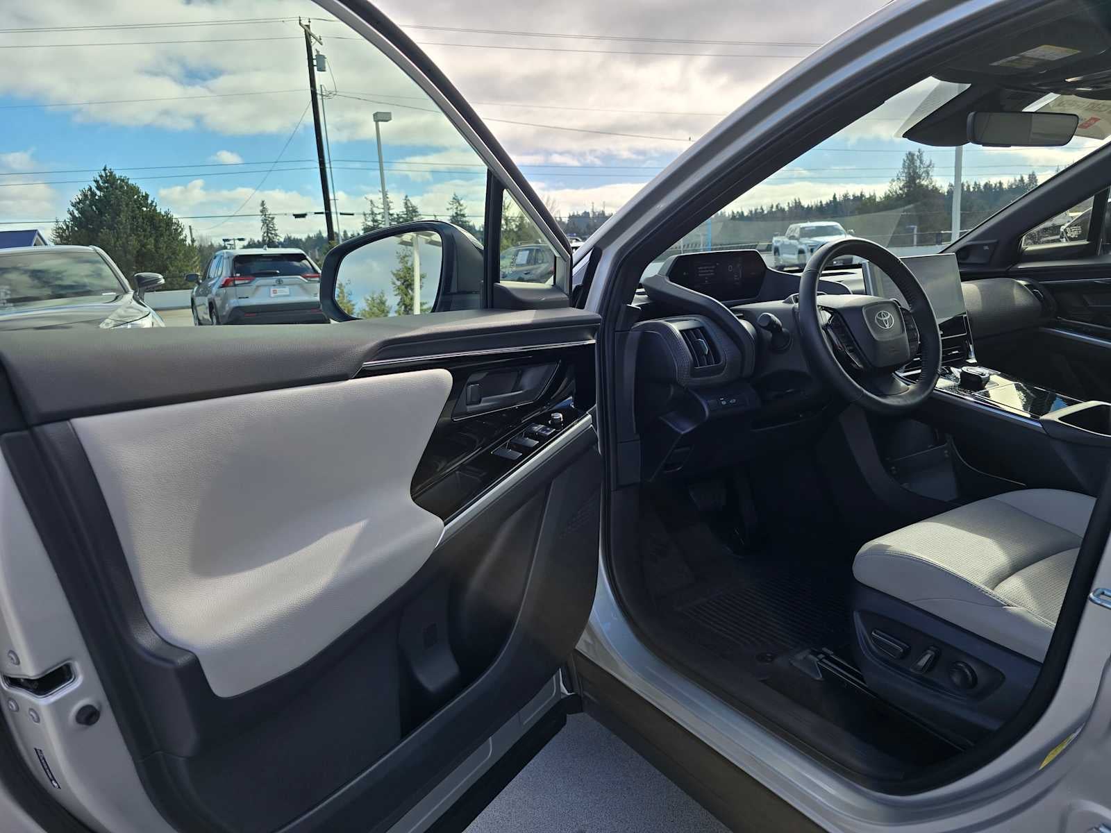 2025 Toyota bZ4X Limited