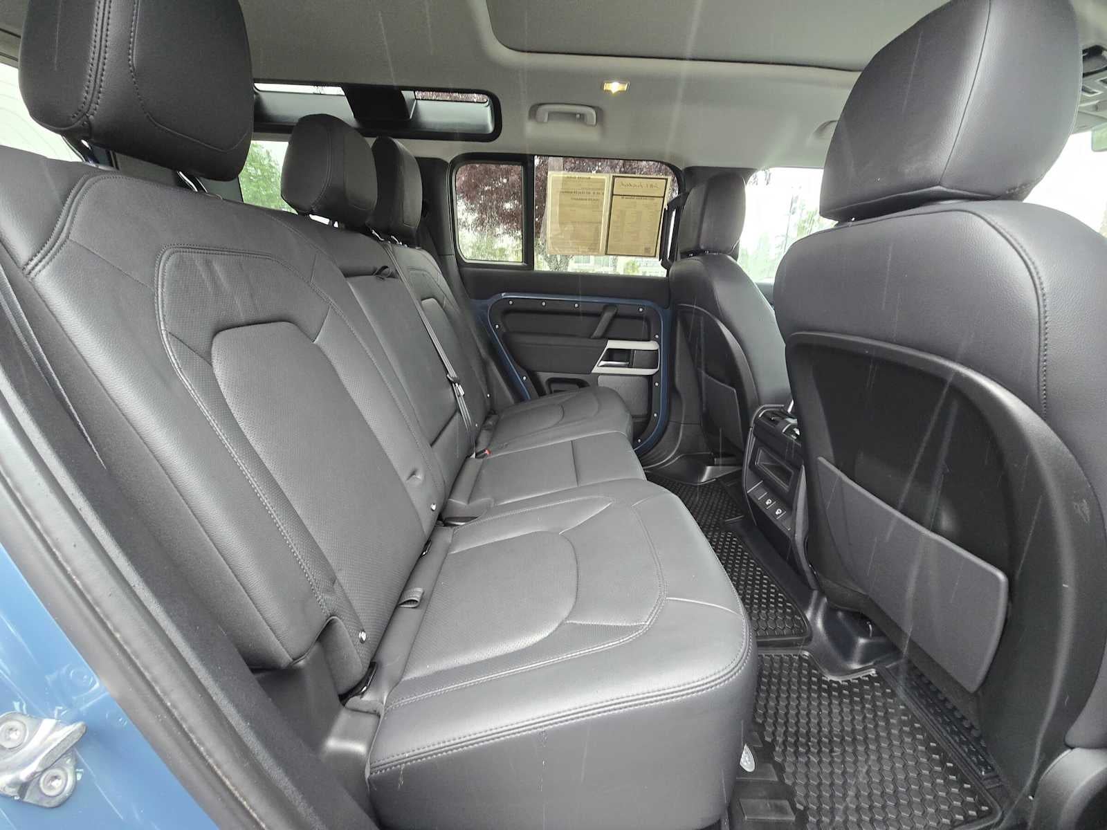 2023 Land Rover Defender SE