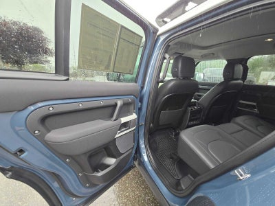 2023 Land Rover Defender SE