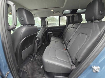 2023 Land Rover Defender SE