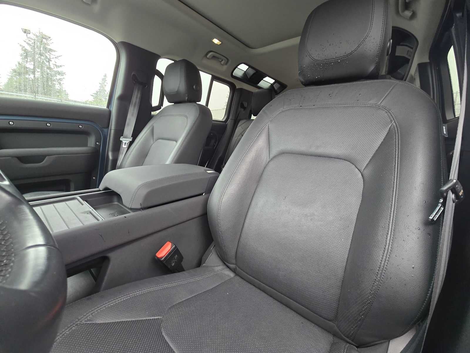 2023 Land Rover Defender SE