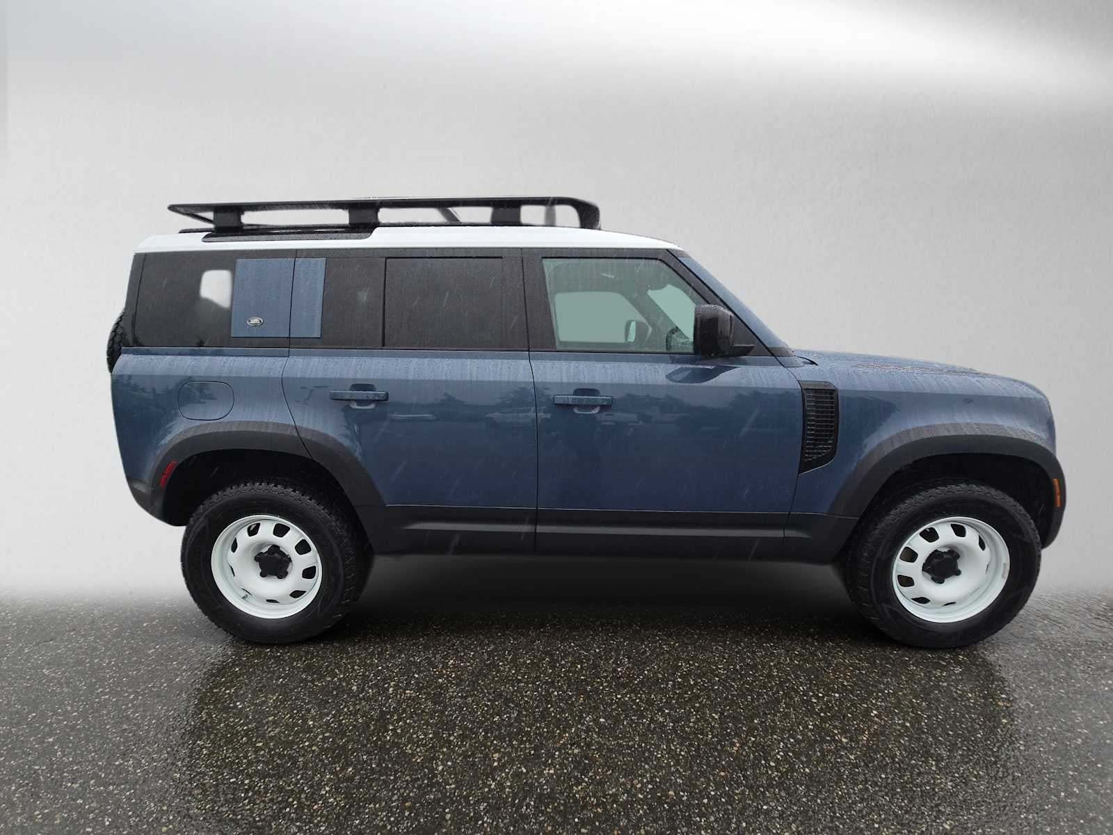 2023 Land Rover Defender SE
