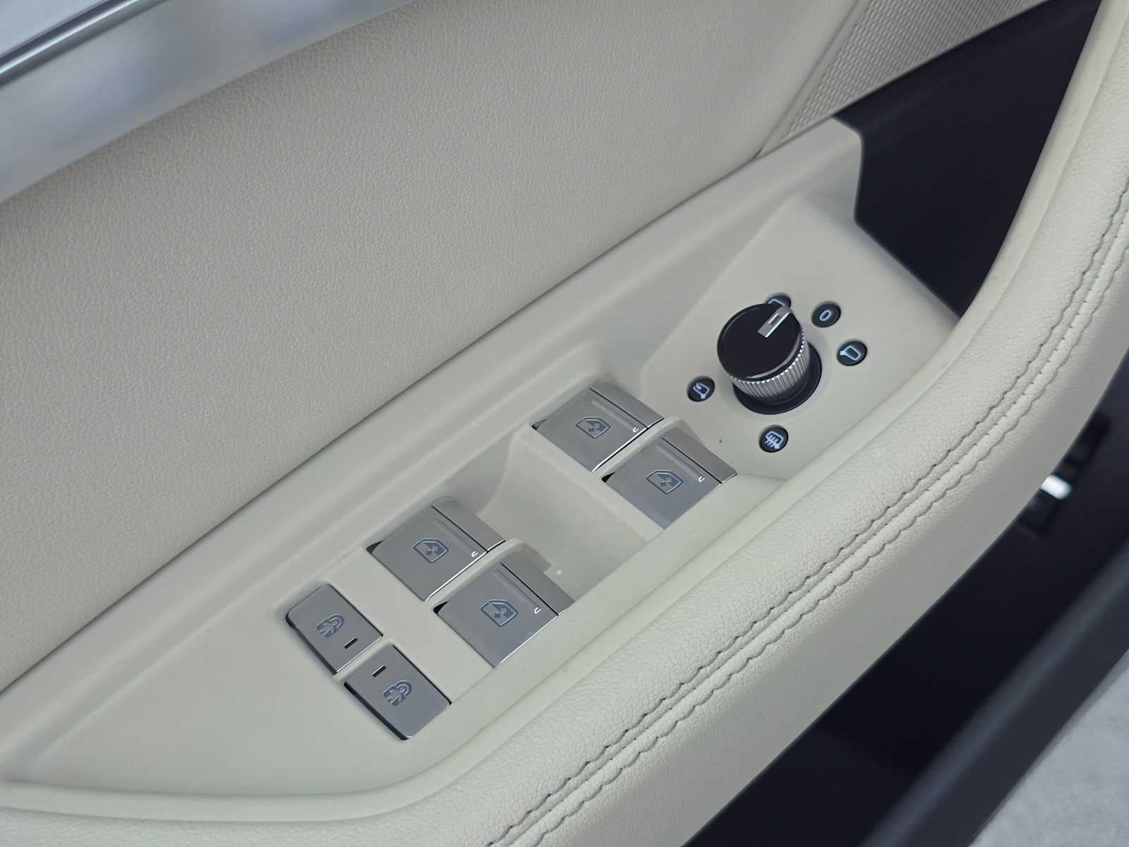 2024 Audi Q8 e-tron Premium Plus