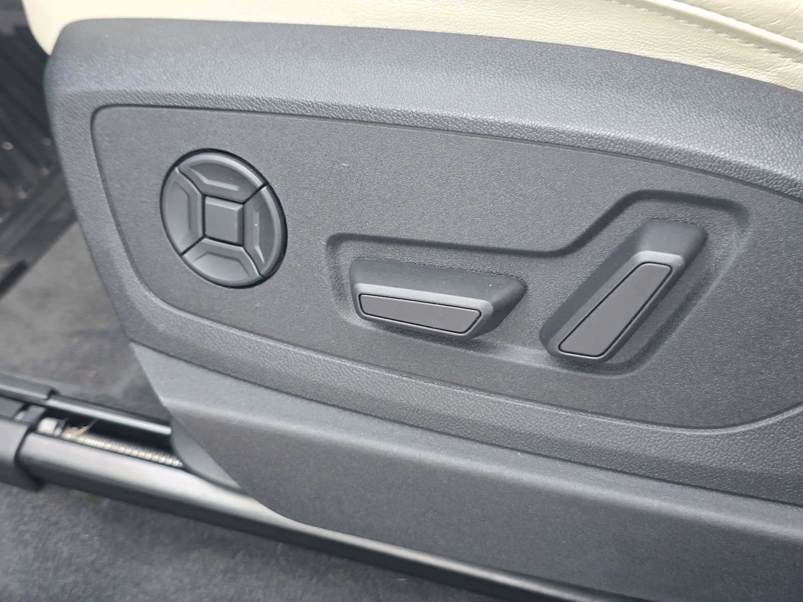 2024 Audi Q8 e-tron Premium Plus