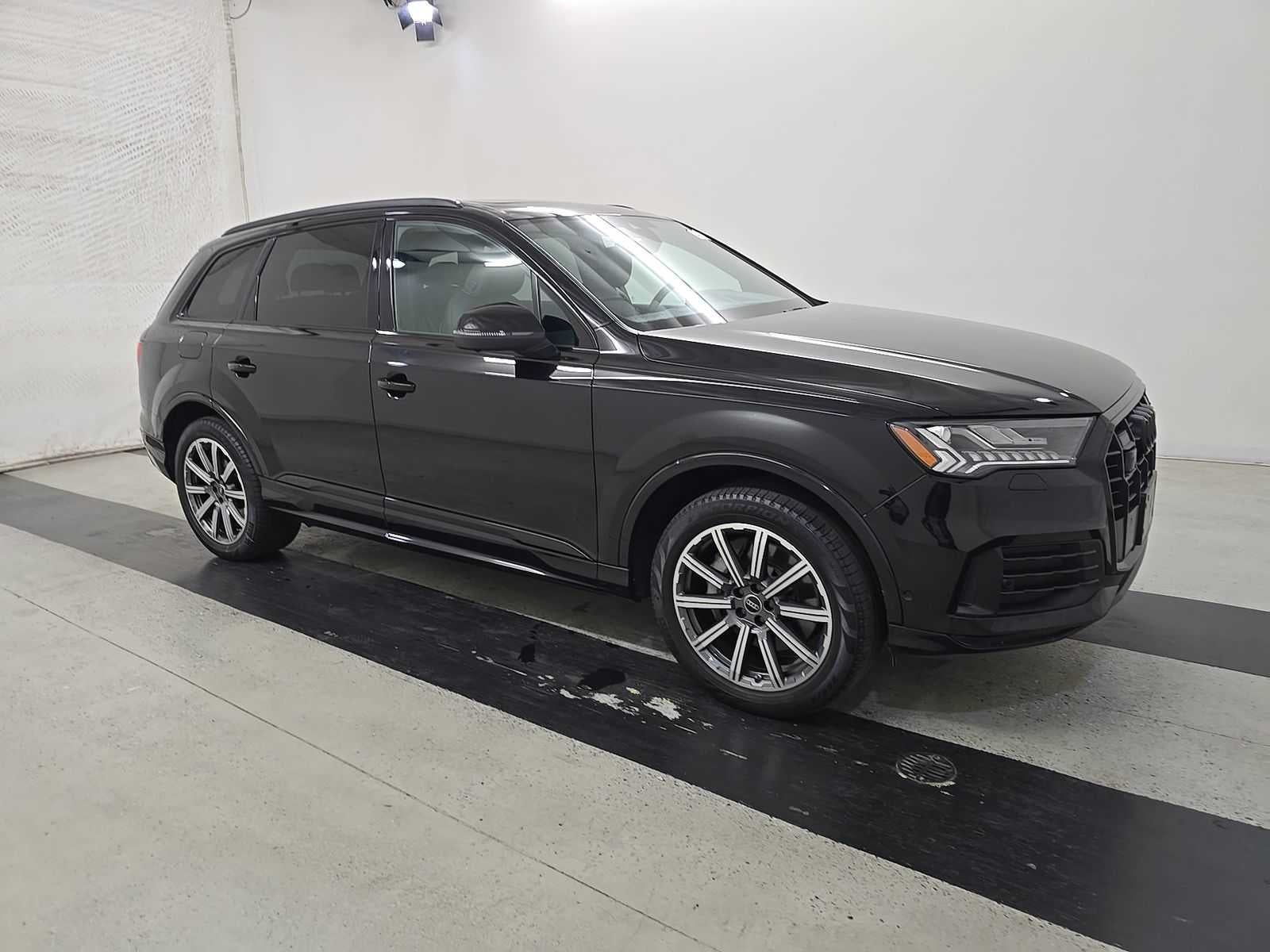 2023 Audi Q7 Premium Plus