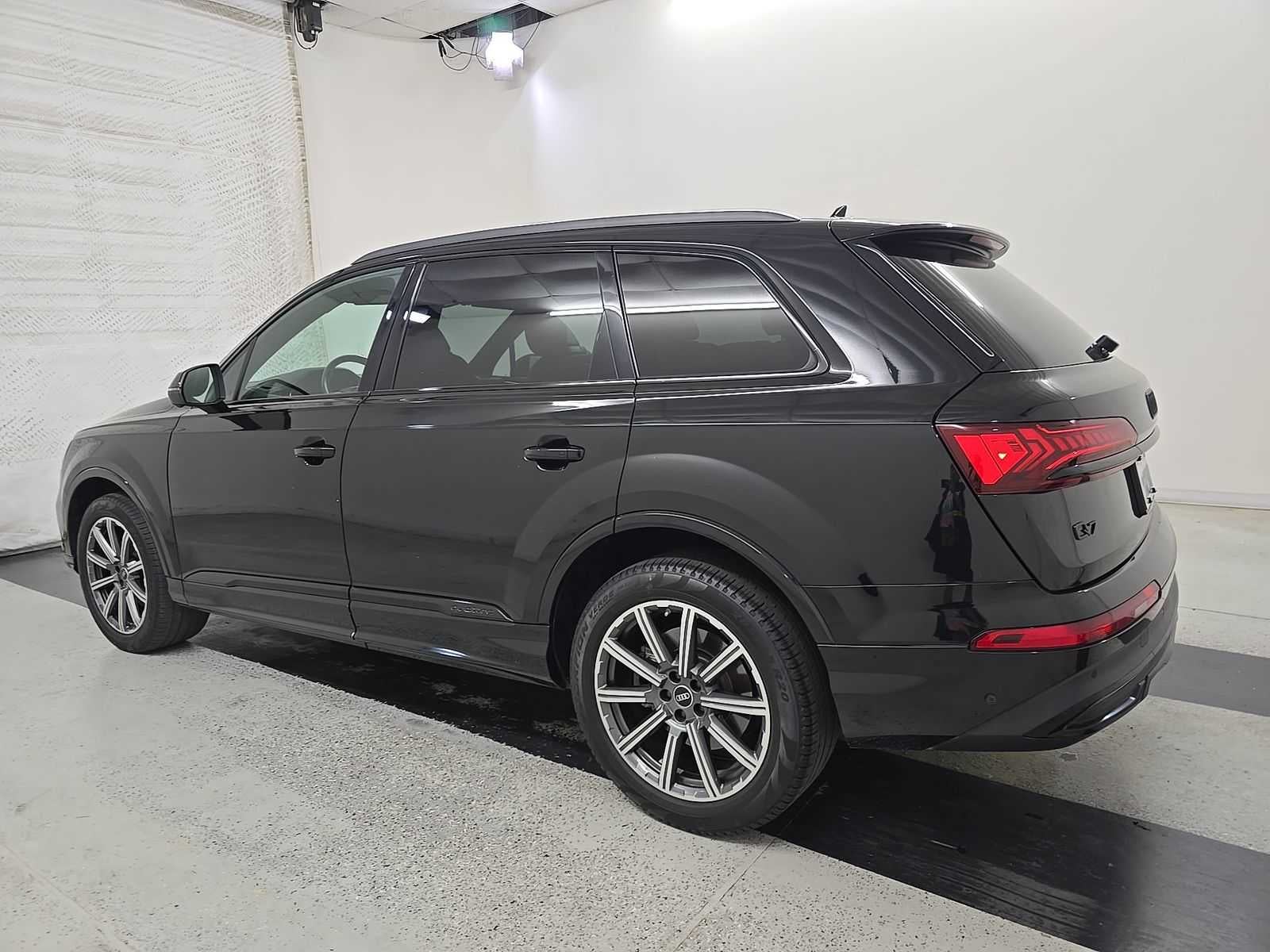 2023 Audi Q7 Premium Plus