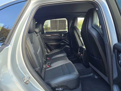 2023 Porsche Cayenne Platinum Edition