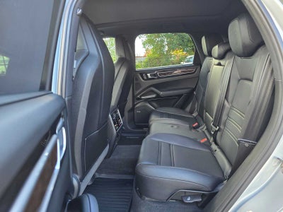 2023 Porsche Cayenne Platinum Edition