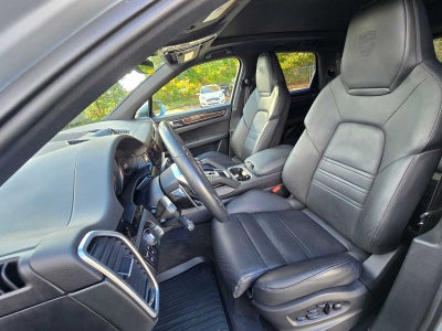 2023 Porsche Cayenne Platinum Edition