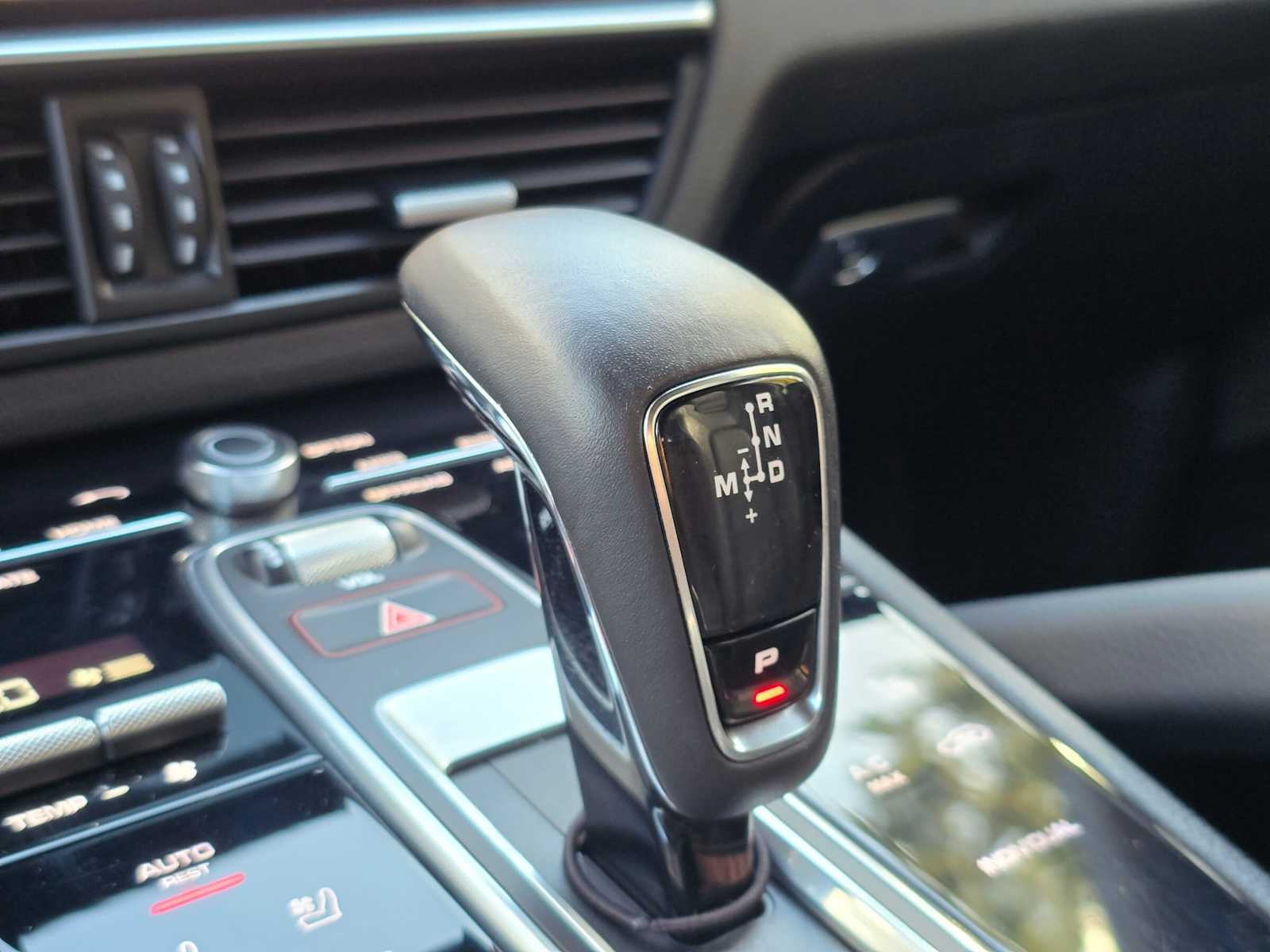 2023 Porsche Cayenne Platinum Edition