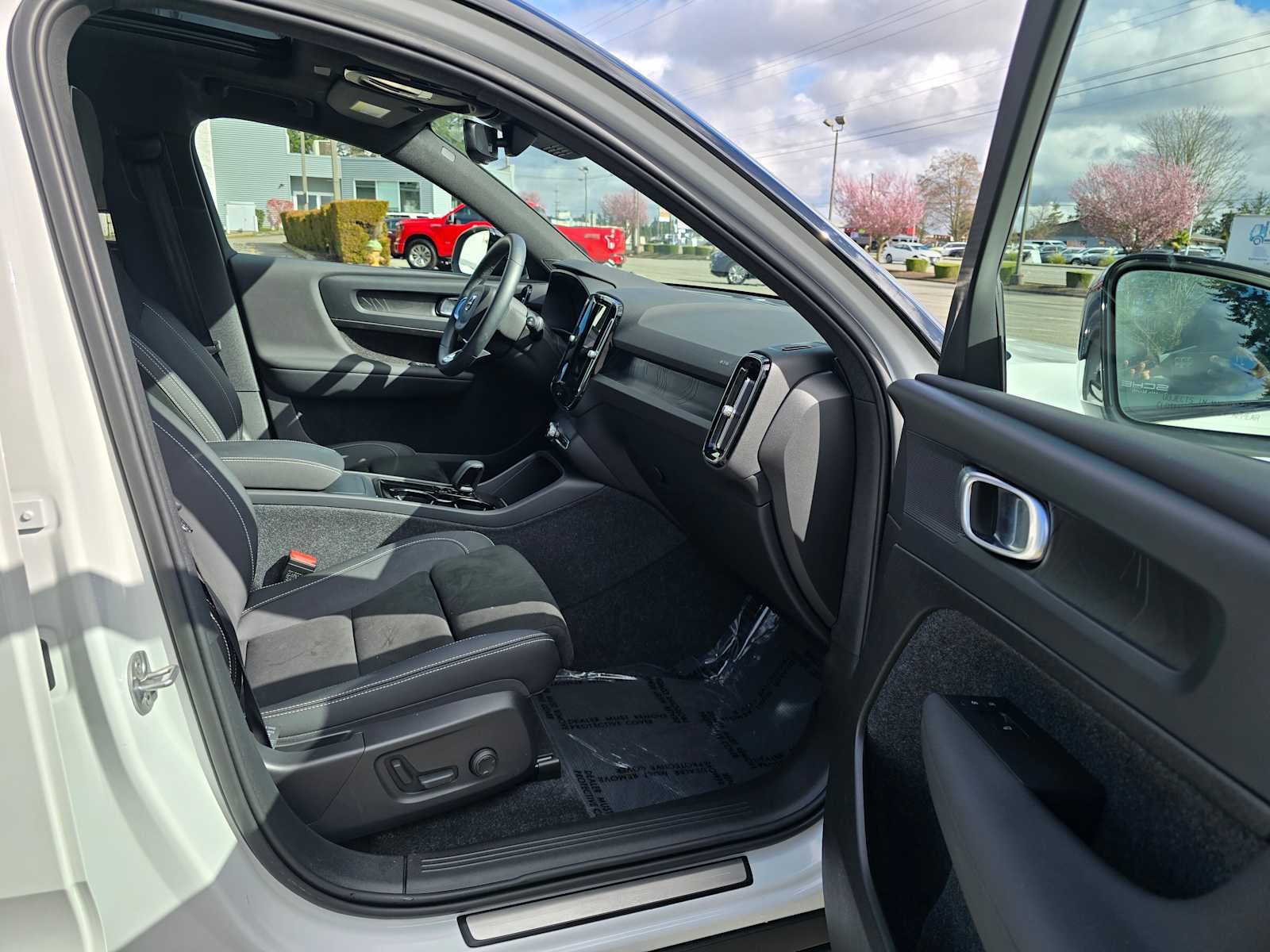 2023 Volvo XC40 Recharge Pure Electric Plus