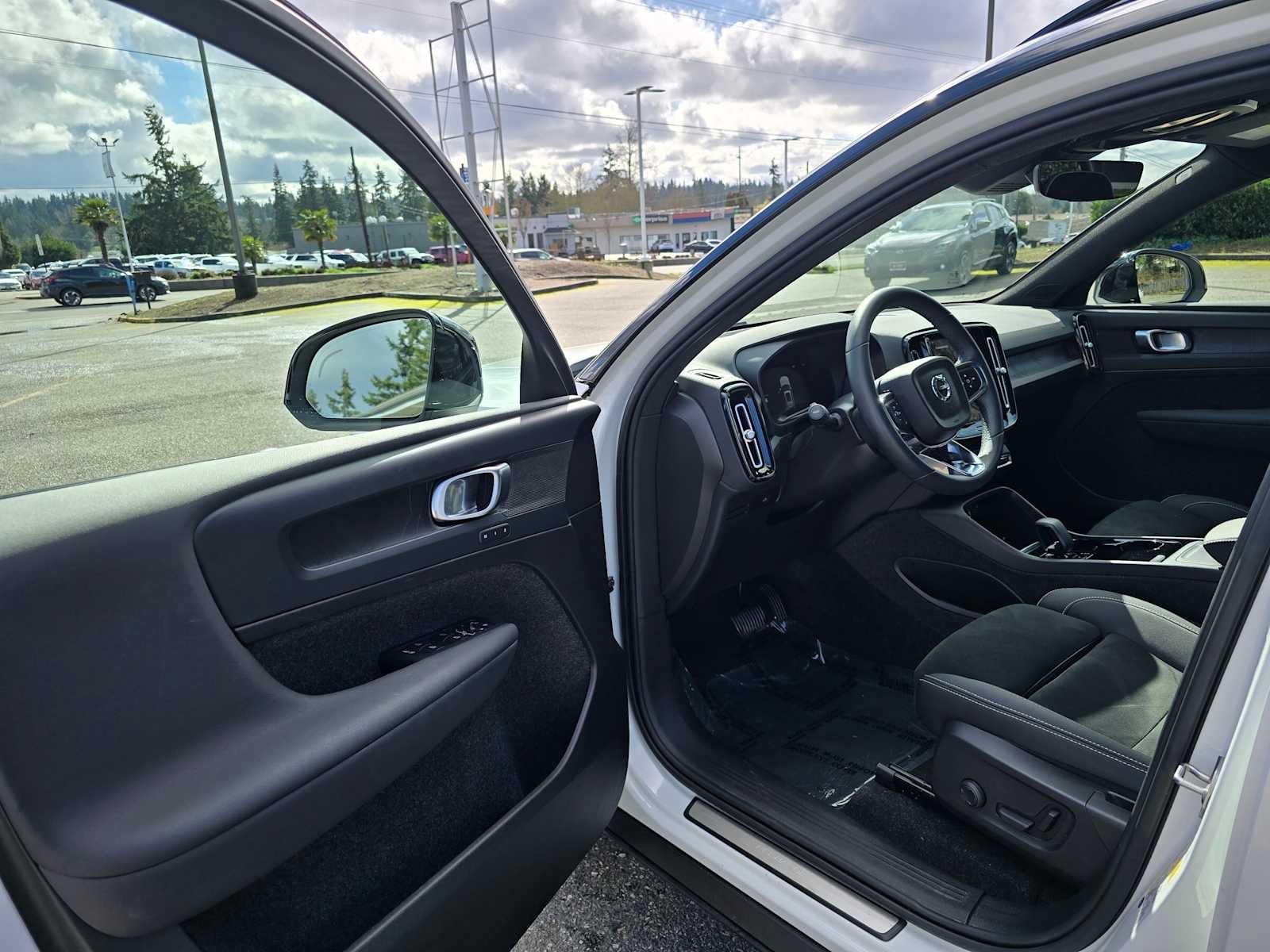 2023 Volvo XC40 Recharge Pure Electric Plus