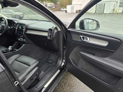 2025 Volvo XC40 Plus Dark Theme