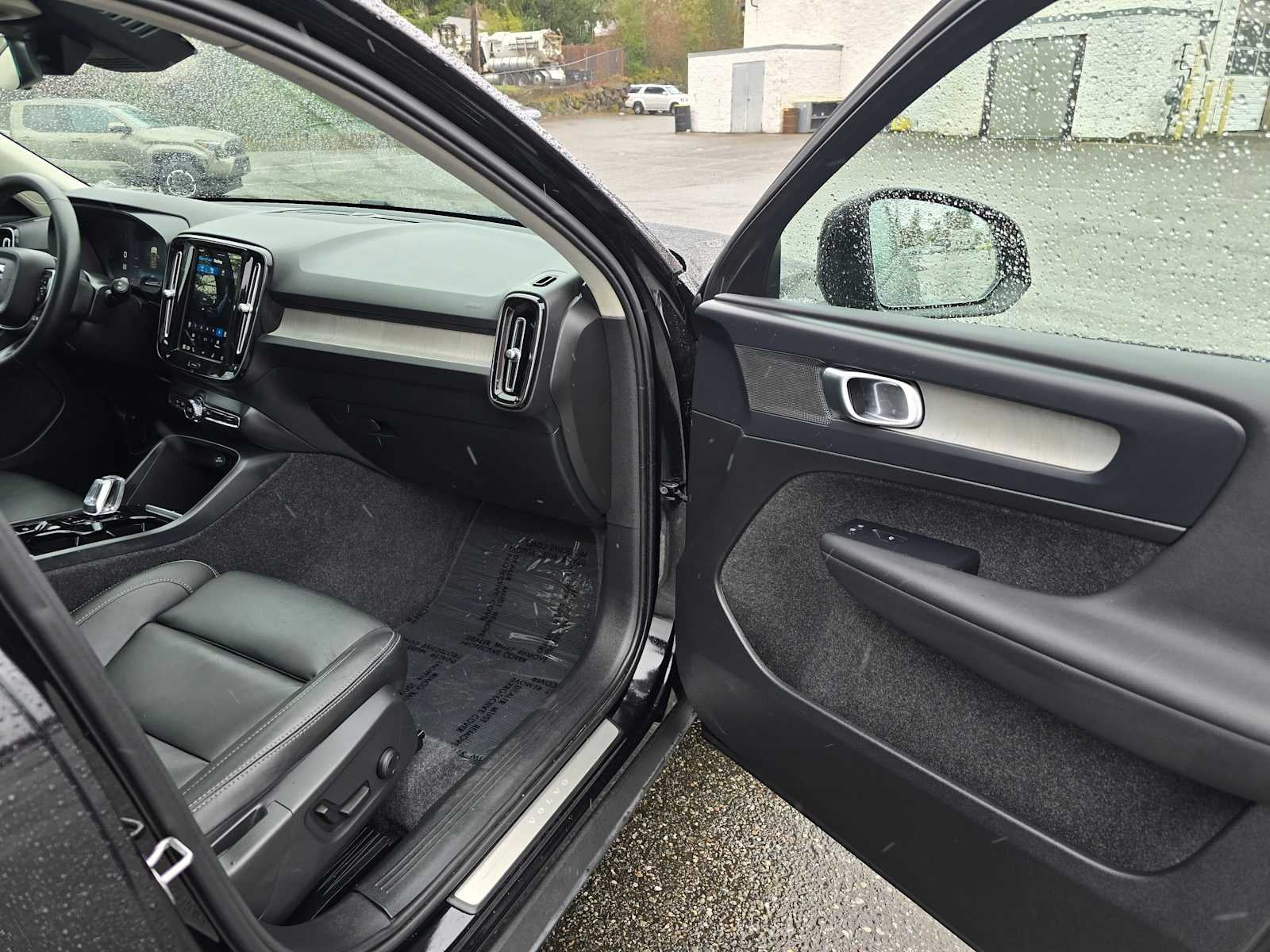 2025 Volvo XC40 Plus Dark Theme