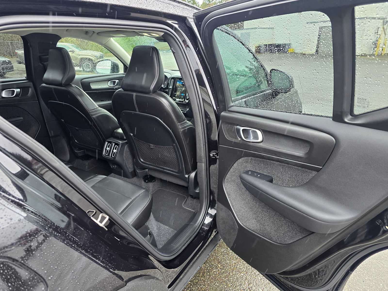 2025 Volvo XC40 Plus Dark Theme